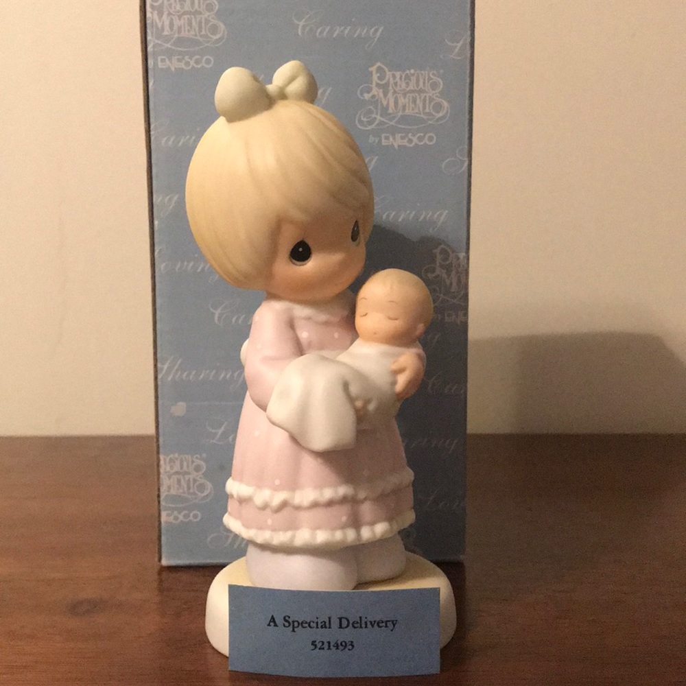 Precious Moments A Special Delivery figurine